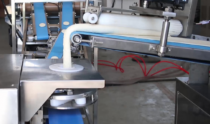 Niskie zużycie energii, duża prędkość 2000 szt./h Maszyna do produkcji tortilli 6